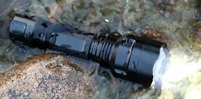 Several key factors to consider for outdoor flashlights - manly