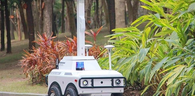 Patrolling security robot - manly