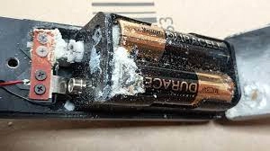 Do lithium batteries leak - manly