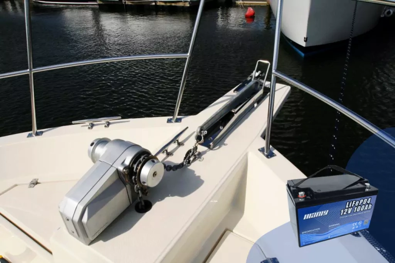 Boat windlass